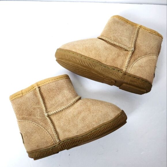 UGG Boots MUBO Classic Girls Tan Size M - Picture 6 of 9